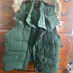 Talbots Green Puffer Vest with Detachable Faux Fur Hood Woman’s XL.